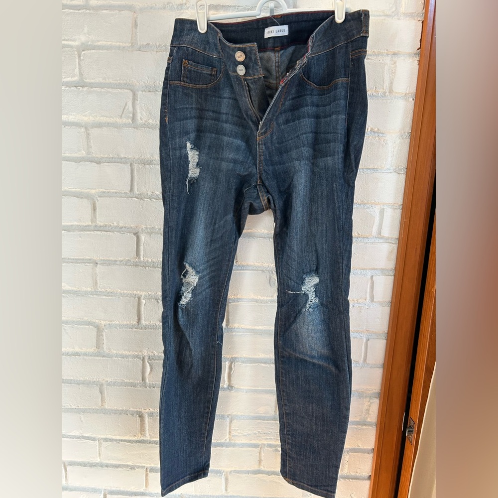 Kiki LaRue Benjamin’ distressed skinny jeans